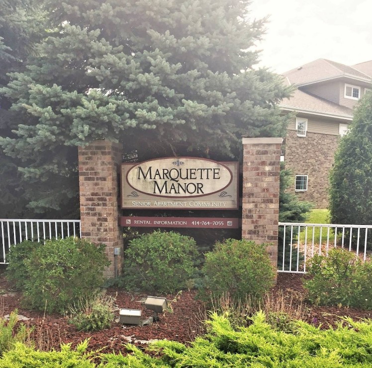 409Marquette Manor - monument sign.jpg